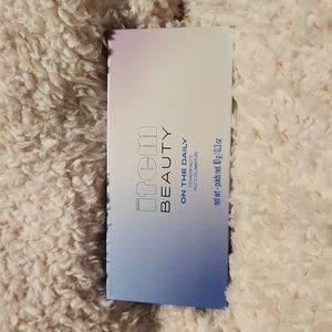 ITEM BEAUTY On The Daily Eye Shadow Palette Brand New Never Used